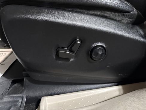Used 2022 Chrysler Pacifica Touring-L w/ Uconnect Theater Family Group AWD/4WD image 41
