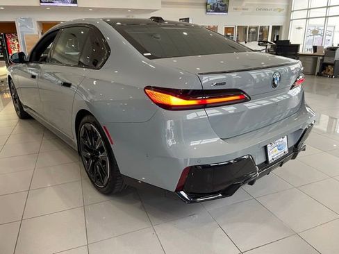 Used 2025 BMW 750e xDrive image 7