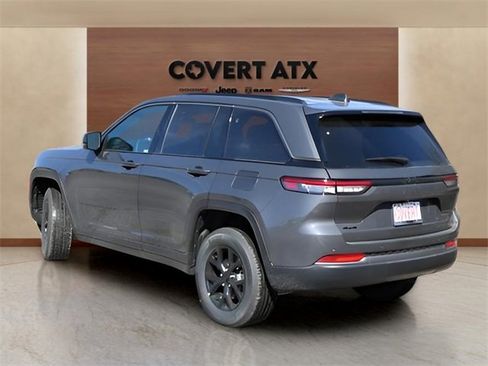 New 2026 Jeep Grand Cherokee Altitude image 3