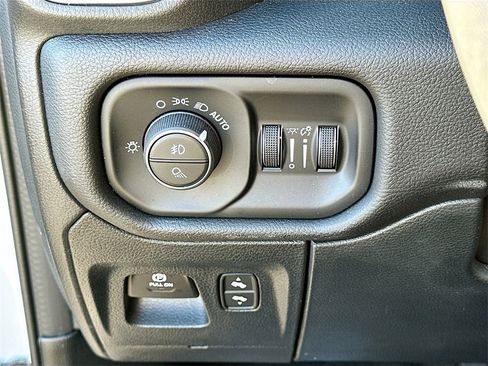 Used 2024 RAM 1500 Laramie image 10
