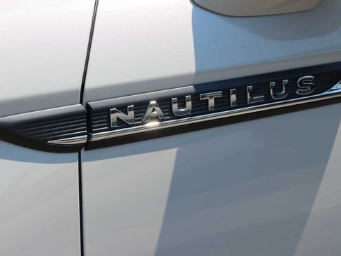 Used 2022 Lincoln Nautilus Reserve AWD/4WD image 8