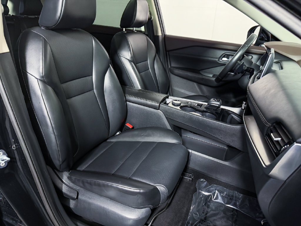 Certified 2022 Nissan Rogue SV w/ SV Premium Package AWD/4WD image 17