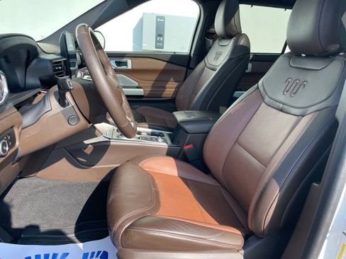 Used 2023 Ford Explorer King Ranch w/ Technology Package image 8