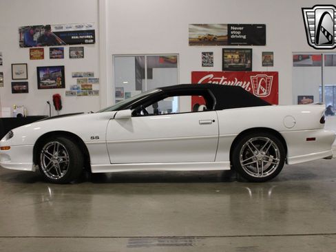 Used 2001 Chevrolet Camaro Z28 w/ SS Performance/Appearance Pkg image 4