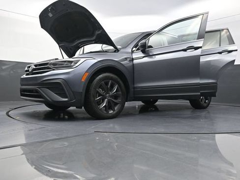 Used 2024 Volkswagen Tiguan SE AWD/4WD image 41