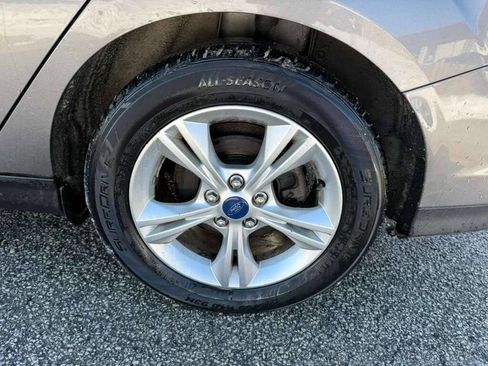 Used 2012 Ford Focus SE w/ SE Sport Pkg image 10