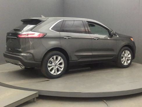 Used 2019 Ford Edge Titanium w/ Cold Weather Package AWD/4WD image 4