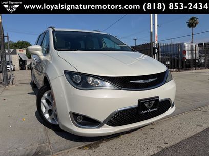 Used 2017 Chrysler Pacifica Touring-L w/ Tire & Wheel Group