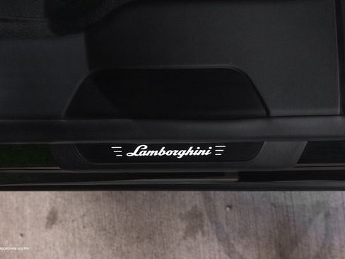 Used 2025 Lamborghini Urus SE image 38