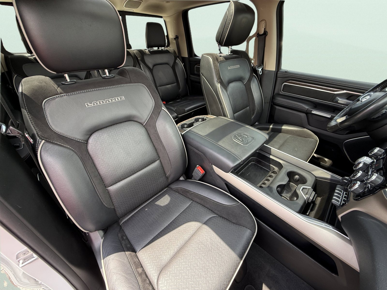 Used 2020 RAM 1500 Laramie AWD/4WD image 18