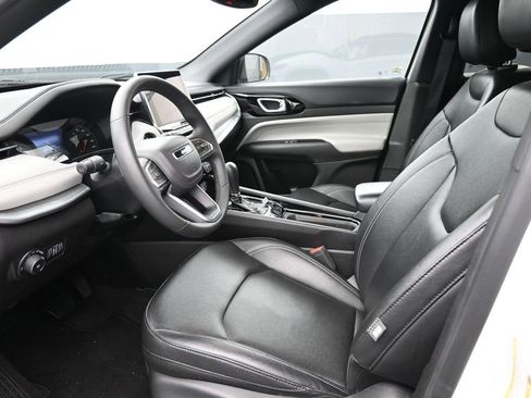 Used 2025 Jeep Compass Limited image 18