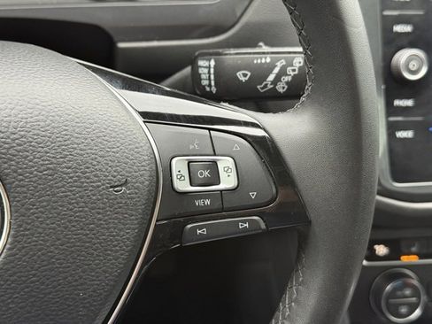 Used 2020 Volkswagen Tiguan SE image 30