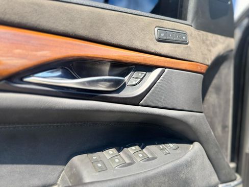 Used 2019 Cadillac Escalade ESV Luxury AWD/4WD image 35