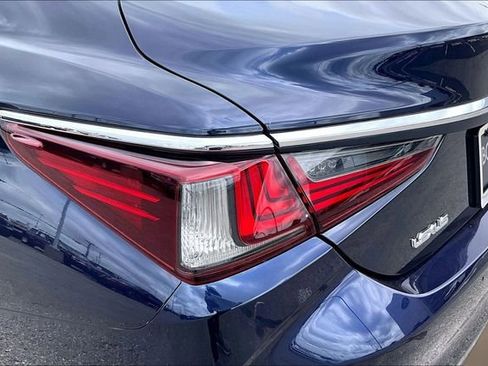 Used 2019 Lexus ES 350 Ultra Luxury w/ Accessory Package FWD image 30