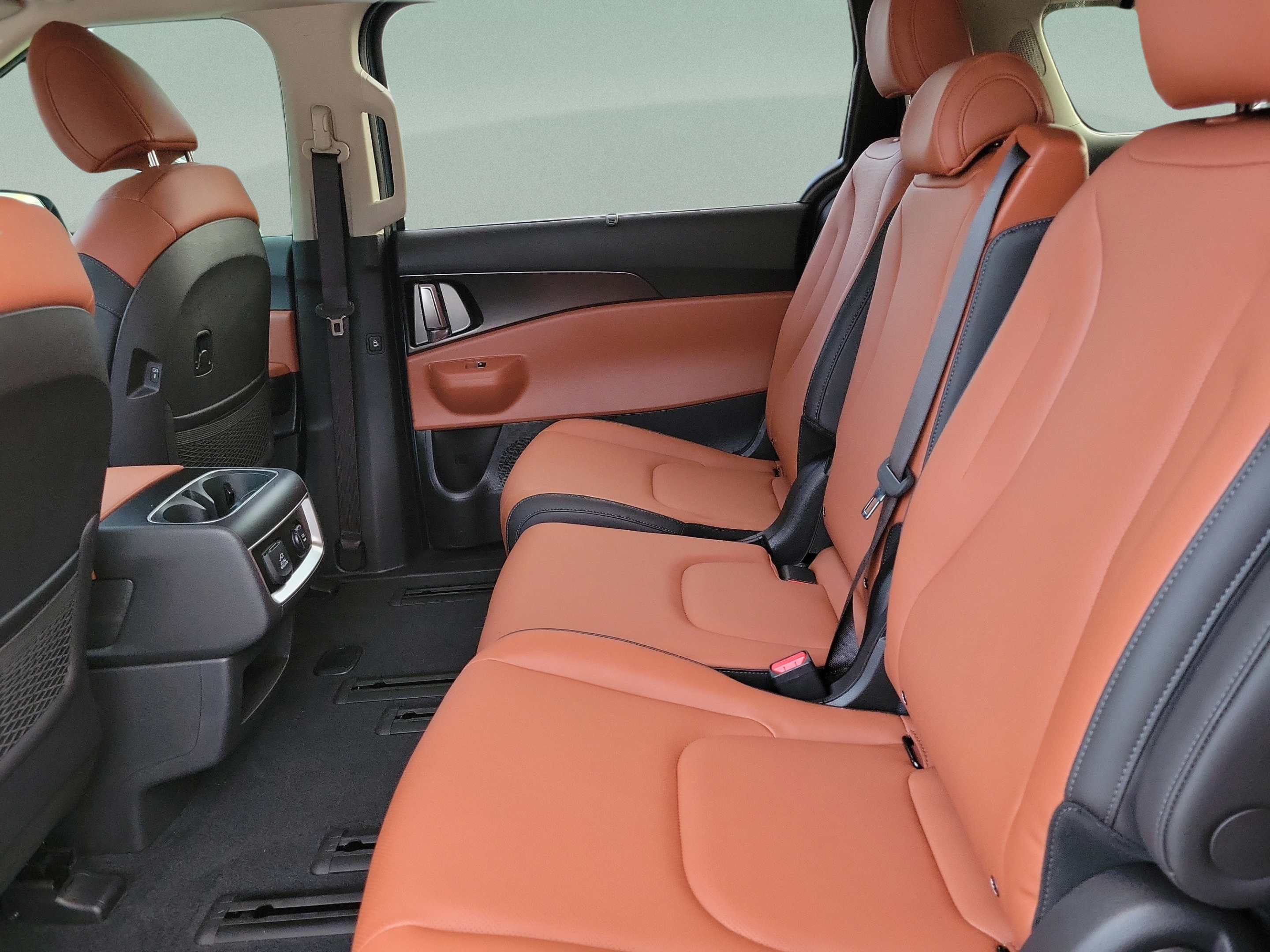 New 2027 Kia Carnival SX w/ Dark Edition Package FWD image 10