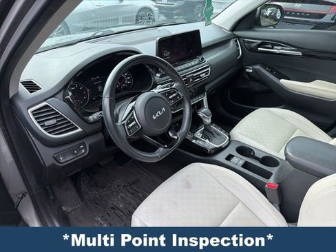 Used 2023 Kia Seltos SX w/ SX Sunroof Package AWD/4WD image 4