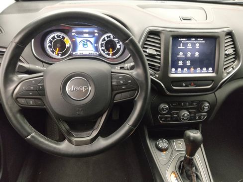 Used 2019 Jeep Cherokee Trailhawk image 22