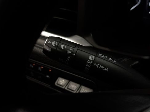 Used 2024 GMC Yukon XL Denali w/ Advanced Technology Package image 31