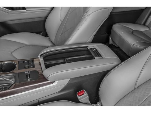 New 2026 Toyota Highlander Platinum image 32