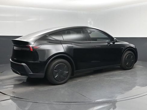 Used 2026 Tesla Model Y 2WD image 3