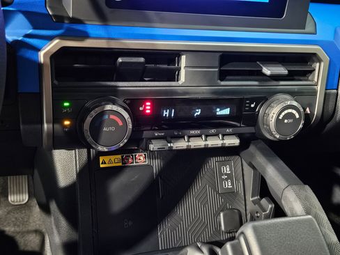 Used 2025 Toyota 4Runner TRD Off-Road image 31