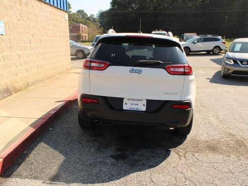 Used 2015 Jeep Cherokee Sport FWD image 5