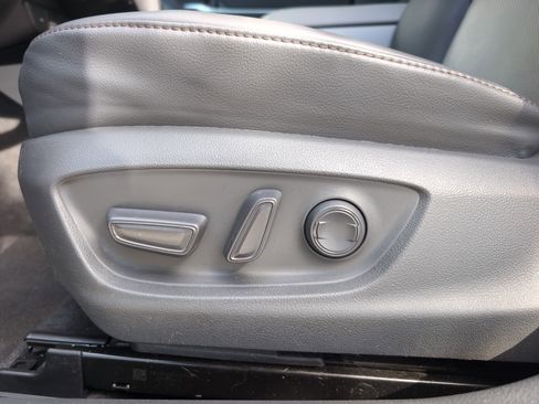 Certified 2020 Toyota Camry XLE FWD image 17