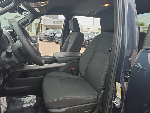 Used 2025 RAM 2500 Big Horn AWD/4WD image 16