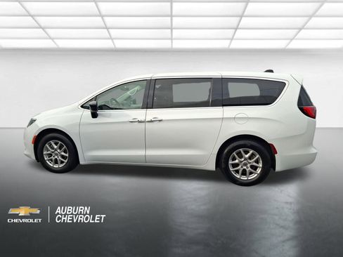 Used 2024 Chrysler Voyager LX FWD image 6