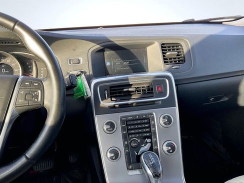 Used 2017 Volvo S60 T5 Dynamic image 6