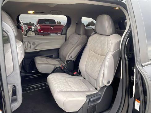 Used 2023 Toyota Sienna LE image 16