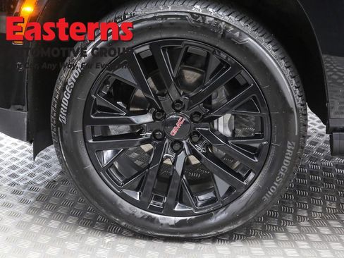 Used 2025 GMC Yukon XL Denali w/ Denali Reserve Package image 36