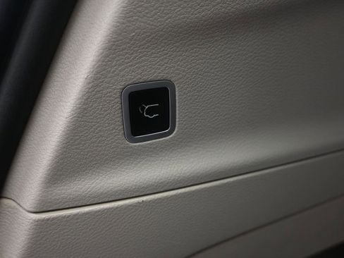 Used 2018 Chrysler Pacifica Touring Plus w/ Tire & Wheel Group image 34