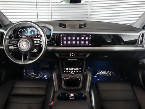 Certified 2024 Porsche Cayenne AWD/4WD image 12