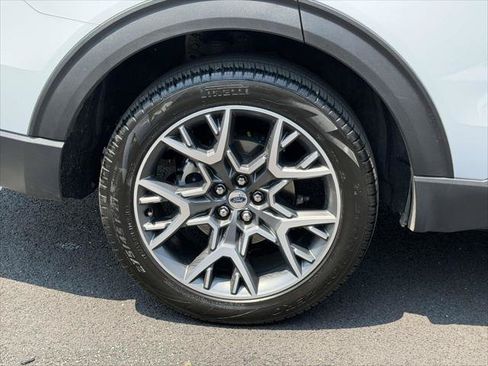 Used 2025 Ford Explorer Platinum w/ Ultimate Package AWD/4WD image 9