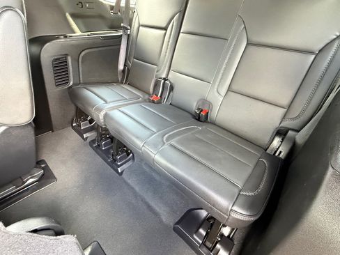 Used 2025 GMC Yukon XL Denali AWD/4WD image 11