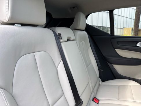 Used 2025 Volvo XC40 B5 Plus AWD/4WD image 22