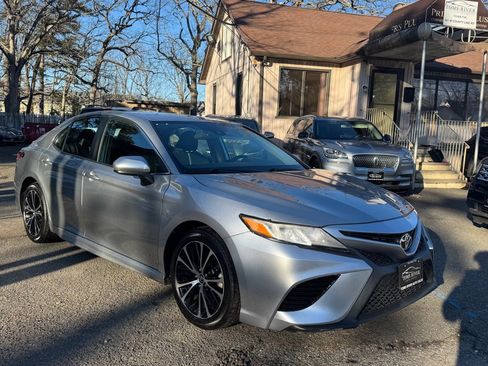 Used 2020 Toyota Camry SE image 7
