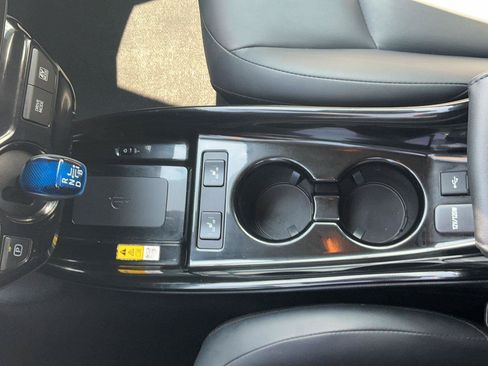 Certified 2022 Toyota Prius AWD image 22
