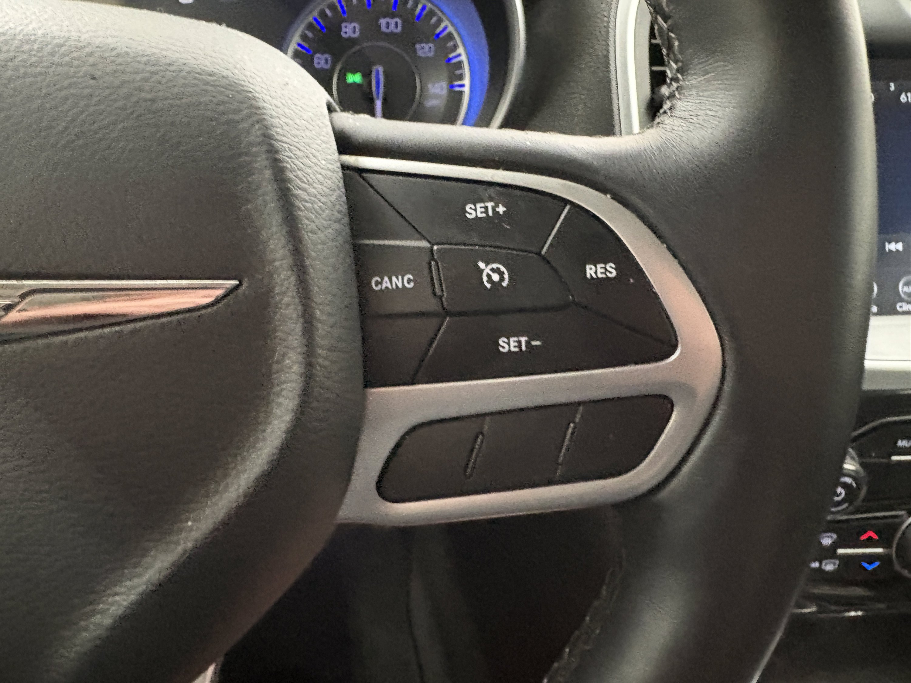 Used 2018 Chrysler 300 Limited AWD/4WD image 33