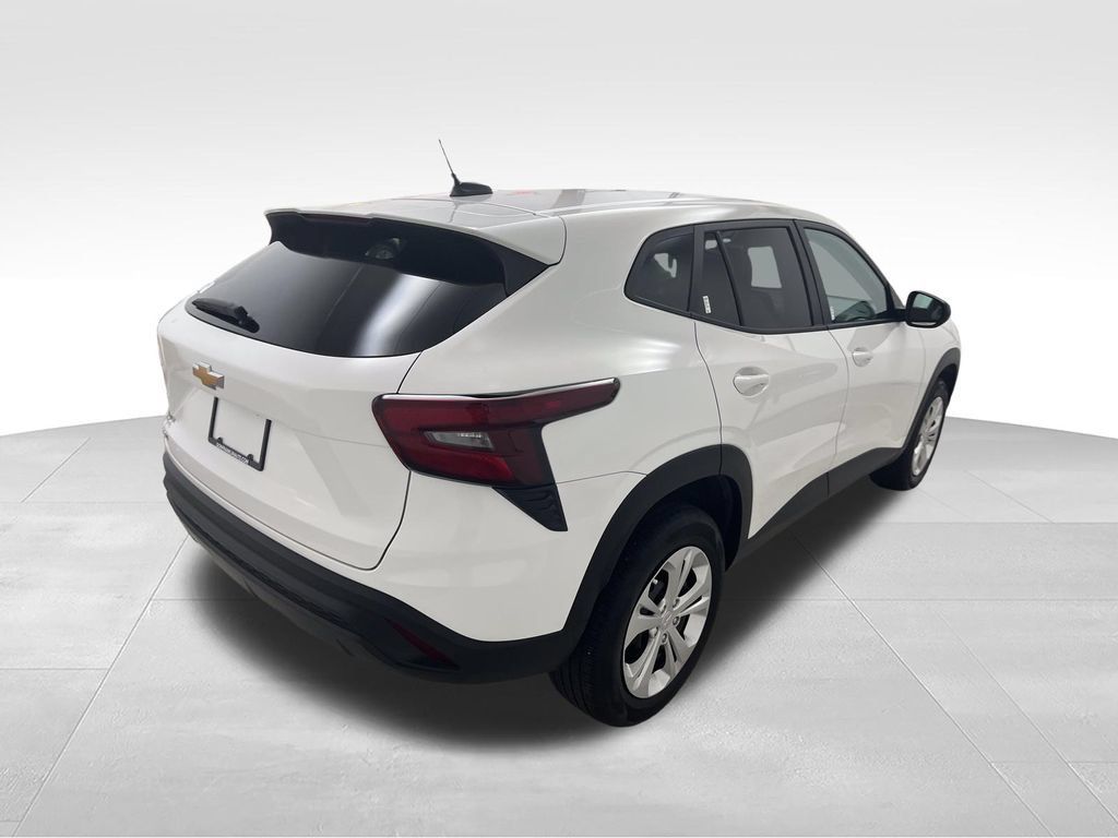 Used 2025 Chevrolet Trax LS FWD image 5