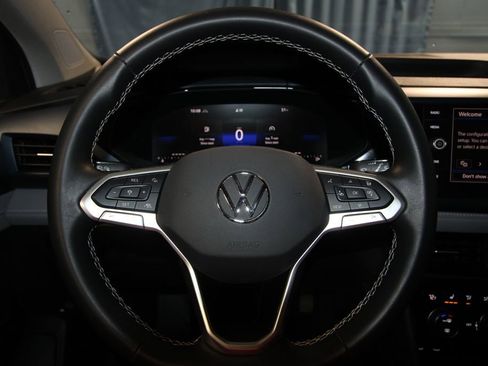 Used 2024 Volkswagen Taos SE image 11