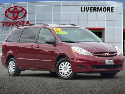 Used 2008 Toyota Sienna LE FWD image 2