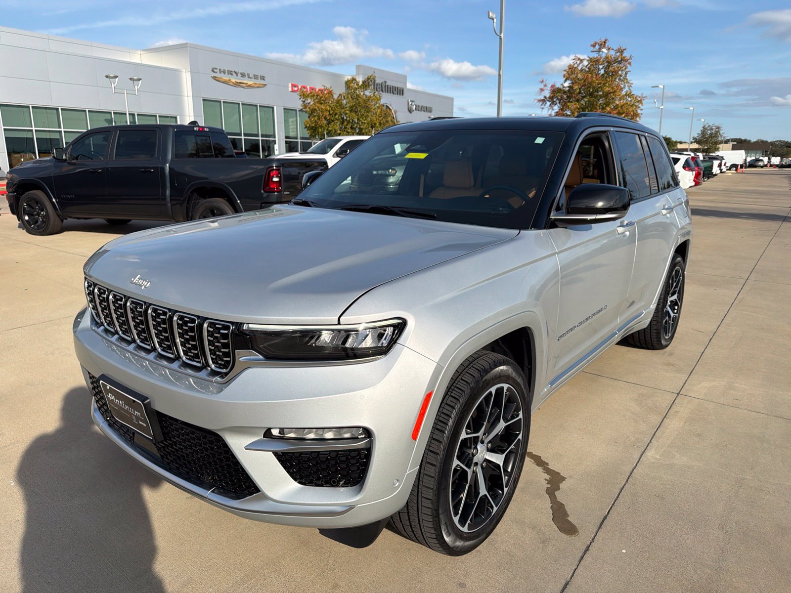 Used 2025 Jeep Grand Cherokee Summit AWD/4WD image 9