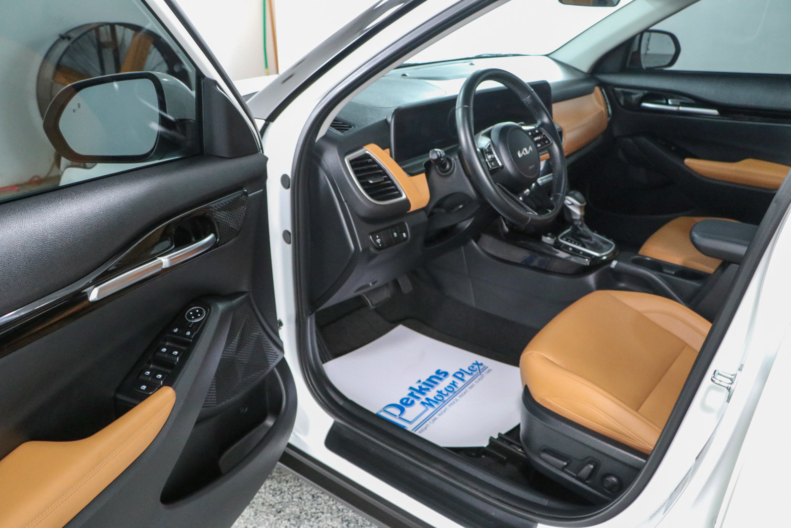 Used 2025 Kia Seltos EX w/ EX Sunroof Package FWD image 3