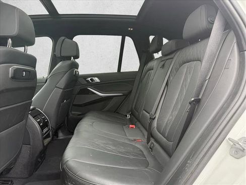 Used 2025 BMW X5 xDrive40i w/ M Sport Package AWD/4WD image 14