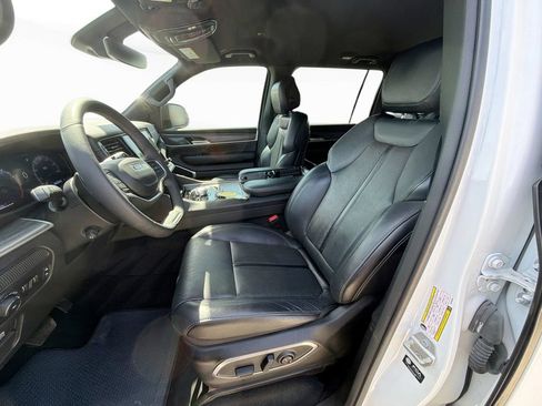 Used 2024 Jeep Wagoneer Series II w/ Flexible Seating Group RWD image 13