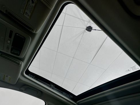 Used 2018 Subaru Forester 2.5i Premium w/ All-Weather Package image 24