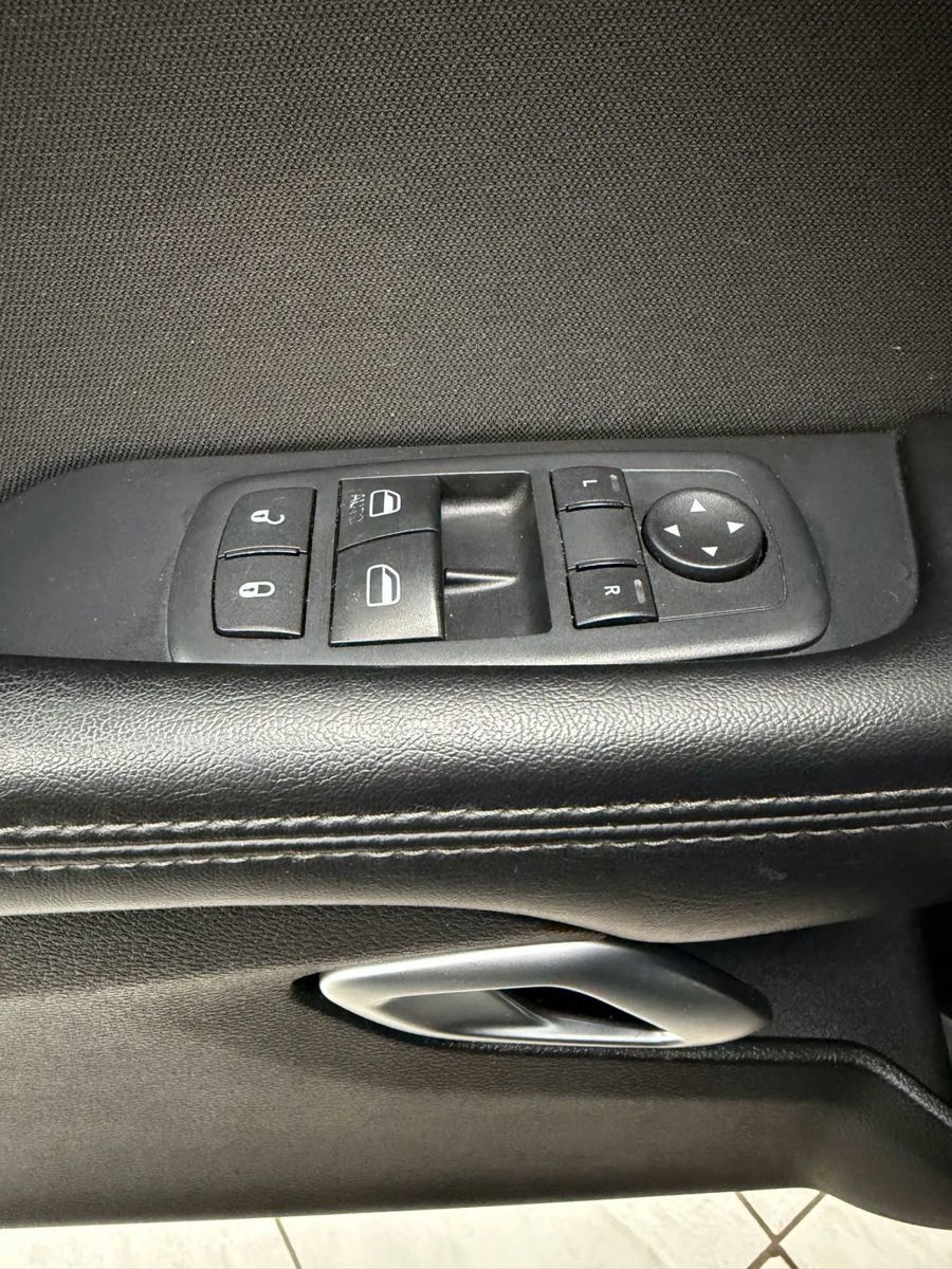 Used 2016 Dodge Challenger SXT RWD image 18