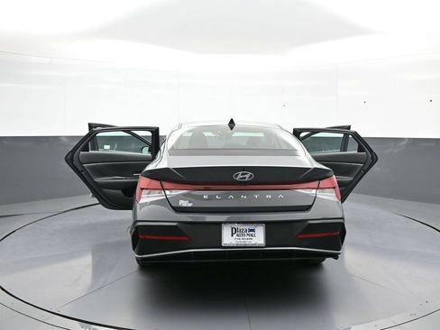 Certified 2025 Hyundai Elantra SE FWD image 46